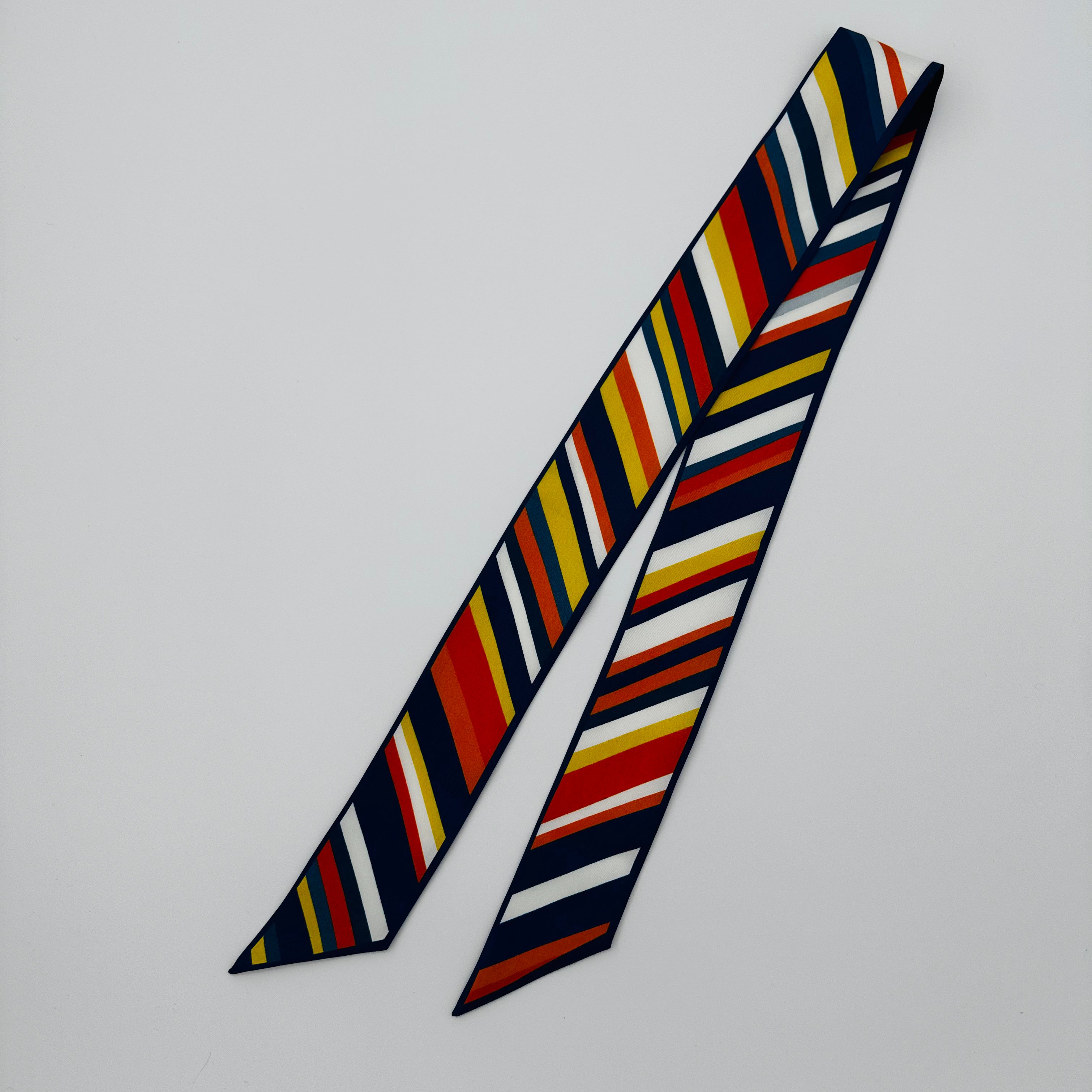 "The H" – Silk Twilly