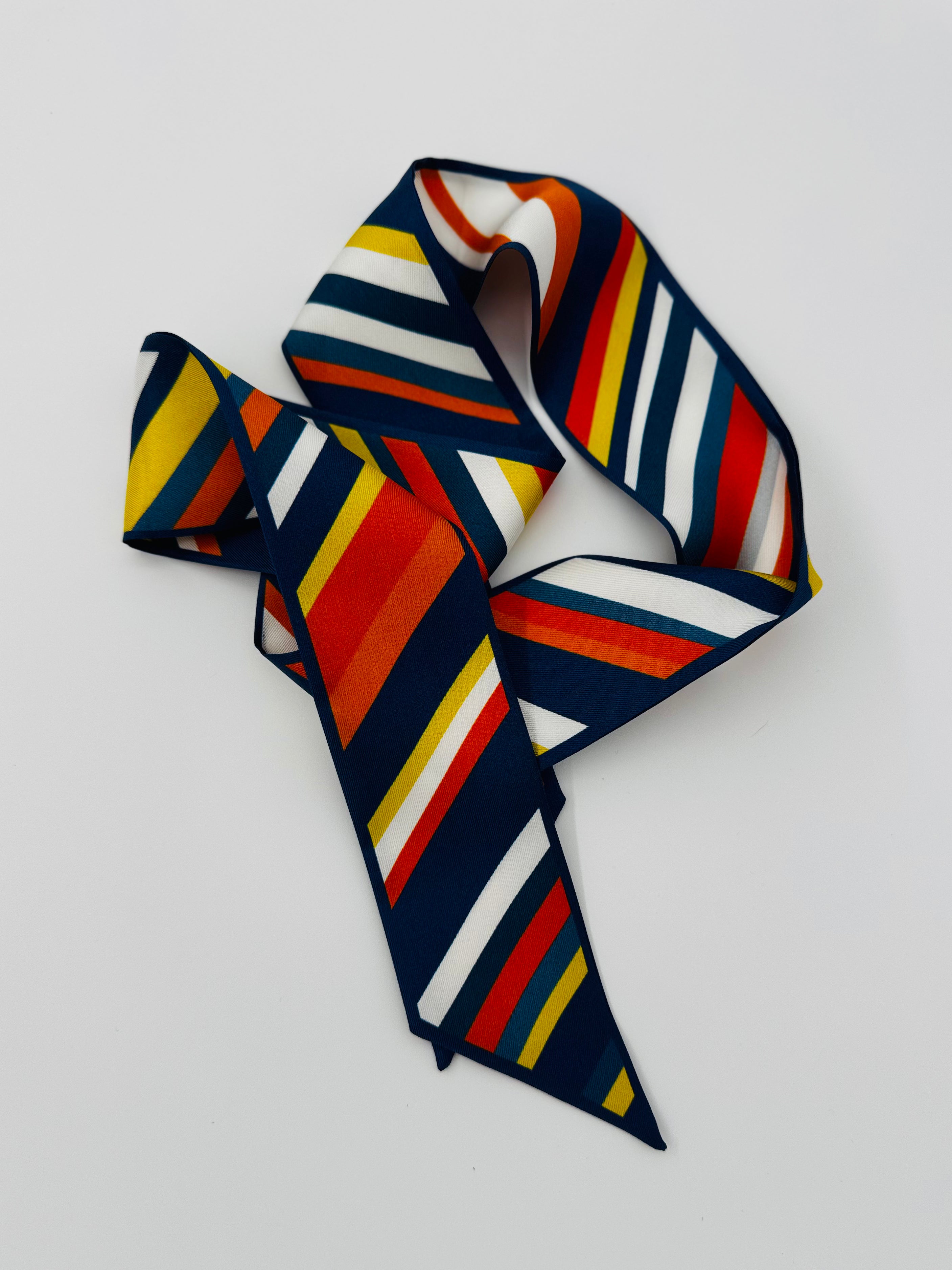 "The H" – Silk Twilly